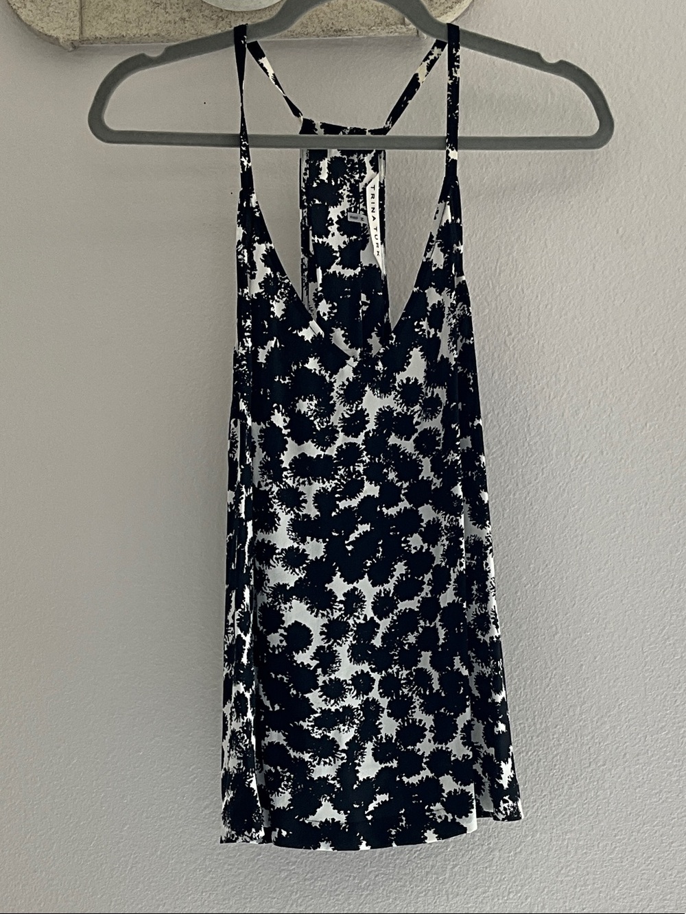 Trina Turk 100% Silk Racerback Tank Top Blouse Medium Black White Print